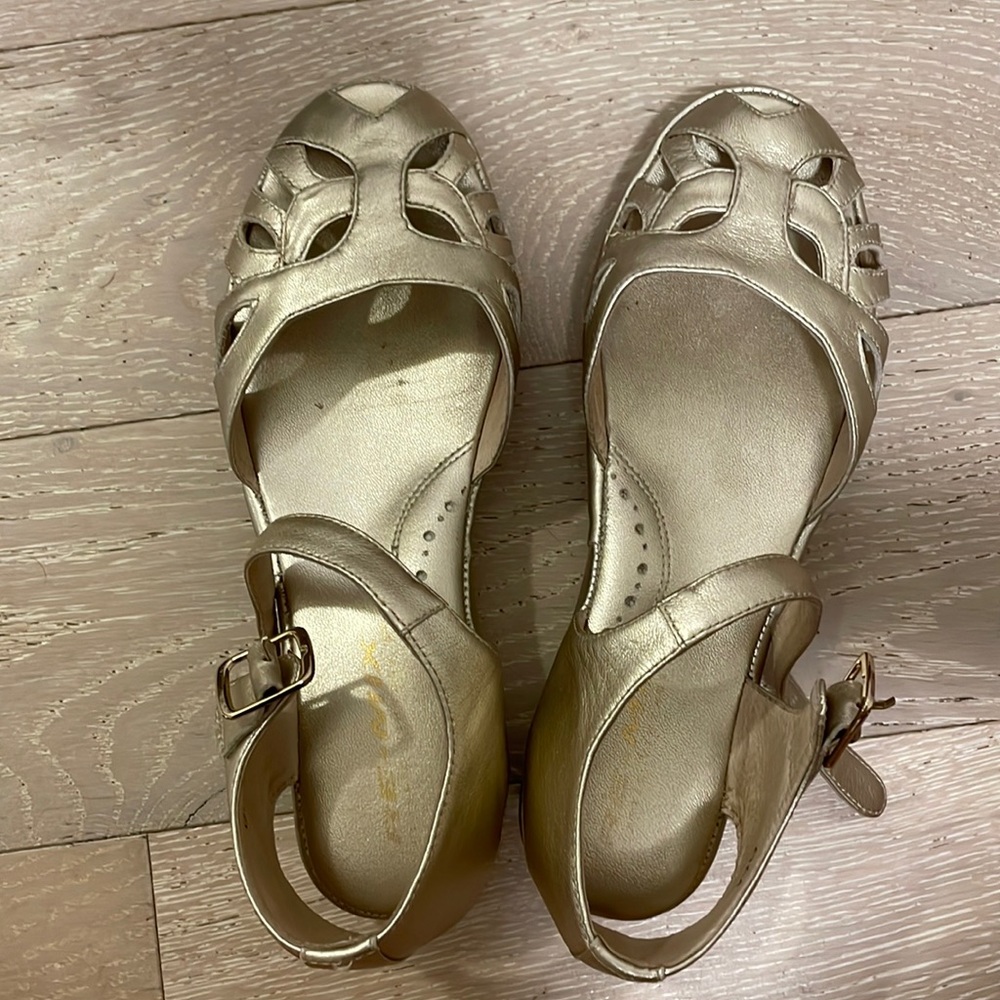 Remix vintage gold shoes, feels like Size 7